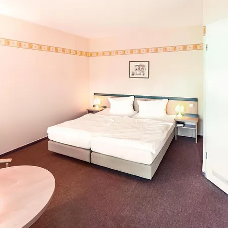 Hotel Lindengarten Kleinzerlang